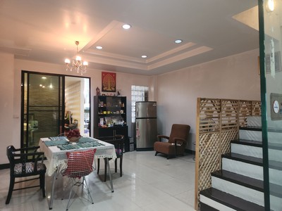 ขายอาคารอยู่อาศัย / ตึกแถว 4 ชั้น พร้อมดาดฟ้า ในซอยปุณณวิถี 21 โซนสุขุมวิท ตึกแถวหน้ากว้าง 5 เมตร บนที่ดิน 39 ตารางวา