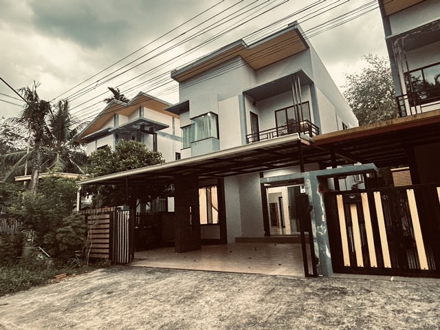 **[ขาย] บ้านเดี่ยว 2 ชั้น | นาหม่อม สงขลา | 4 ห้องนอน 4 ห้องน้ำ | ใกล้สนามบินหาดใหญ่ | 3.4 ล้าน****ติดต่อเจ้าของทรัพย์*** **โทร:** 081-959-6569* **โทร:** 098-152-6662* นัดชมบ้านได้ทุกวัน* พร้อมให้ข้อมูลเพิ่มเติม**บ้านเดี่ยวสไตล์ใต้ บรรยากาศเงียบสงบ ห้องครัวไทยกว้างขวาง ใกล้หาดใหญ่-สนามบิน*** **ที่ตั้ง:** อ.นาหม่อม จ.สงขลา* **Google Maps:** https://maps.app.goo.gl/zt6cYkUf8Budbyq48* **ใกล้สนามบินหาดใหญ่** เดินทางสะดวก* **ไม่ไกลตัวเมืองหาดใหญ่** 