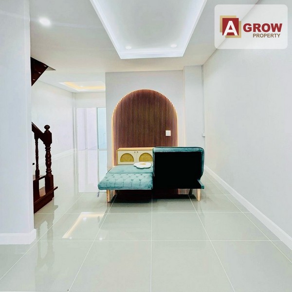 หมู่บ้านจันทิมาธานี ถนนกาญจนาภิเษก บ้านสวย เฟอร์ฯครบ รีโนเวทใหม่ทั้งหลัง พร้อมอยู่