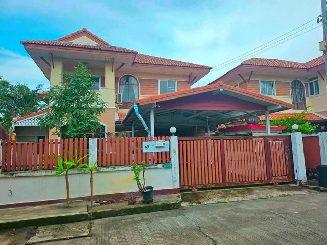 ขายด่วนบ้านแกรนด์วิลเลจชลบุร บน​เนื้อที่​ 56​ ตรว​ หัวมุม 3ห้องนอน​ 2​ ห้องน้ำ​  2ที่จอดรถ