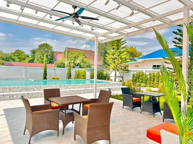 ขายพูลวิลล่าหรู 2 ชั้น บ้านใหม่ สร้างเสร็จพร้อมอยู่ ทำเลทอง ห่างวัดห้วยใหญ่เพียง 5 นาที