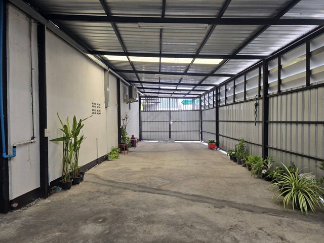 ให้เช่าโกดังพร้อมออฟฟิศ 490 ตร.ม ซอยลาดพร้าว 38 ใกล้ MRT ลาดพร้าว 850 เมตร เหมาะสำหรับทำออฟฟิศ ศูนย์กระจายสินค้า โกดังเก็บของ