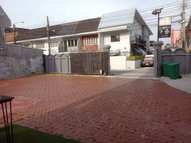 ให้เช่าบ้านเดี่ยว2ชั้นเนื้อที่307ตารางวา จอดรถได้8-10คัน เหมาะทำร้านอาหาร, คลินิก, ออฟฟิศ ราคาเช่าเดือนละ120,000บาท