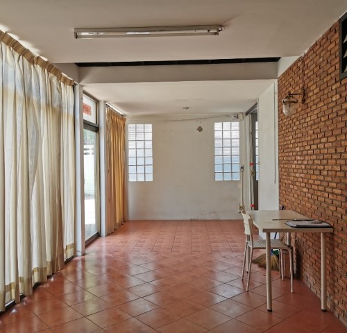 ให้เช่าบ้านเดี่ยว2หลัง160ตร.ว300 ตร.ม ห่างBTSสถานีภาวนาเพียง100เมตร จอดรถได้ 5-6 คัน แอร์ 4 เครื่อง จดทะเบียนได้ เช่า 70000บาท/เดือน ถนน