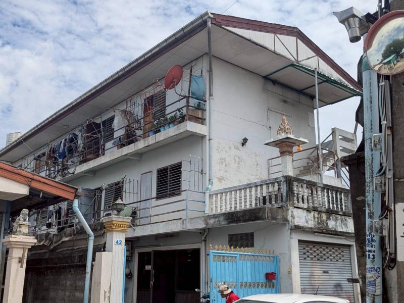 ขาย อพาร์ทเมนท์ หอพัก 3 ชั้น เนื้อที่ 137 ตรว.เพชรเกษม 53 เดินทางสะดวก ใกล้ MRT & BTS  แขวงหลักสอง เขตภาษีเจริญ กรุงเทพ