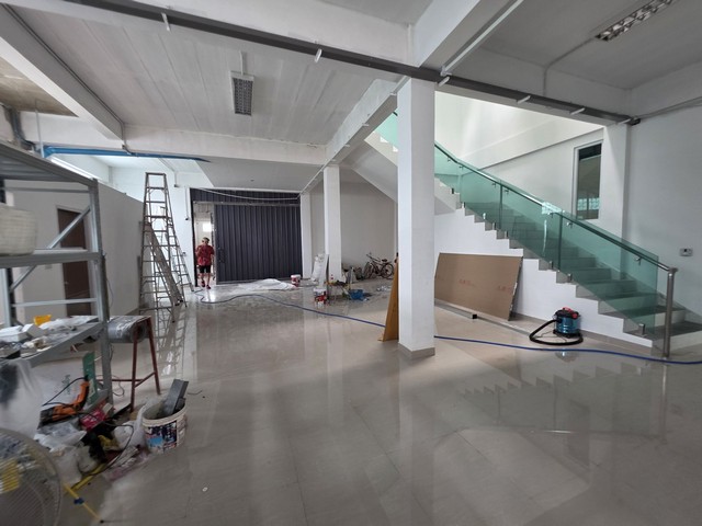 ขายอาคารพาณิชย์พร้อมโกดัง สำนักงาน และที่อยู่อาศัย ใจกลางเมืองนครพนม อำเภอเมือง จังหวัดนครพนม