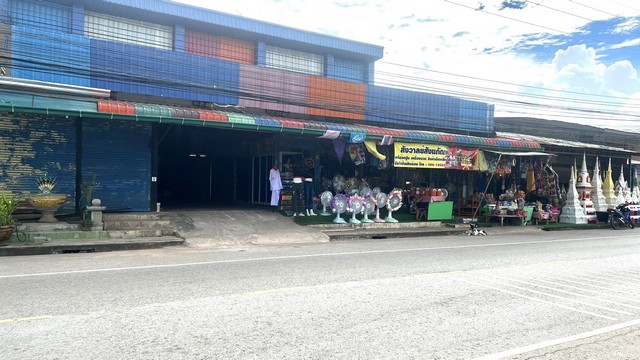 ที่ดินพร้อมสิ่งปลูกสร้าง เป็นโรงงาน พร้อมที่อยู่อาศัย  ถ.พิทักษ์ประชา ต.เขาสวนกวาง จ.ขอนแก่น