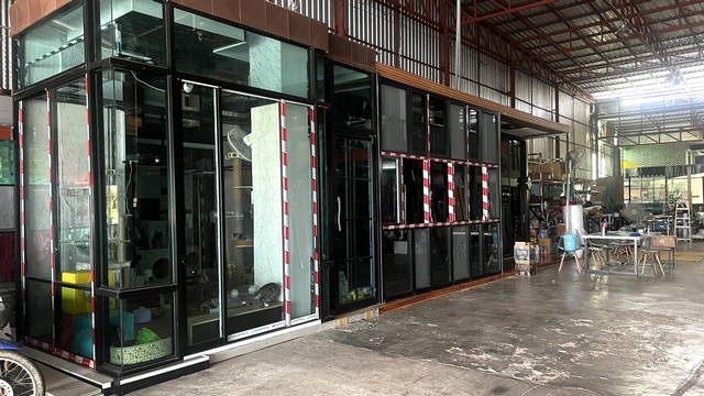 ที่ดินพร้อมสิ่งปลูกสร้าง เป็นโรงงาน พร้อมที่อยู่อาศัย  ถ.พิทักษ์ประชา ต.เขาสวนกวาง จ.ขอนแก่น