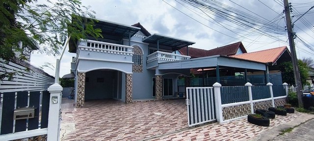 ขายบ้านเดี่ยว หมู่บ้านเคซีการ์เด้นโฮม ถนนนิมิตใหม่ 40  เขตคลองสามวา กรุงเทพมหานครที่ตั้ง :  หมู่บ้านเรซีการ์เด้นโฮม 3 แขวงสามวาตะวันออก เขตคลองสามวา กรุงเทพมหานครขนาดพื้นที่ : 80 ตารางวารายละเอียด4 ห้องนอน 3 ห้องน้ำ 1 ห้องครัว 1 ห้องโถงอเนกประสงค์ มีระเบียงมีที่จอดรถ 4 คันแอร์ 1 ตัว มุ้งลวด เหล็กดัด ม่าน สนามสภาพบ้านใหม่ ทาสีภายใน ภายนอกพร้อมอยู่ ชั้นล่าง พื้นปูด้