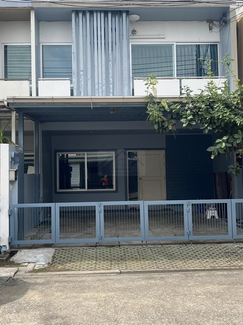 ให้เช่าทาวน์เฮาส์ 2 ชั้น รีโนเวทใหม่  3 ห้องนอน The Plant City นาคนิวาส 48 ลาดพร้าว 71 พร้อมเฟอร์นิเจอร์ ใกล้สตรีวิทยา 2