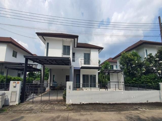 ให้เช่าบ้านเดี่ยว 2 ชั้น 80 ตรว. The Tara รามอินทรา ซ.พระยาสุเรนทร์ 35 ใกล้แฟชั่นไอซ์แลนด์ติดต่อ:: ฐิติพรรณ (ตุ่น) โทร/ID Line:: 0942823961Link Line:: https://line.me/ti/p/3xFA1An8Kcรหัส# T25-545บ้านเดี่ยว รีโนเวทใหม่ The Tara รามอินทรา ซ.พระยาสุเรนทร์ 35-- เนื้อที่ 80 ตรว-- 3 ห้องนอน 3 ห้องน้ำ-- 1 ห้องโถง-- โรงครัวหลังบ้าน / โรงเก็บของ-- โรงจอดรถ จอดได้ 3 คัน-- แอร์ทั้งหลัง 4 ตัว ( มีแอร์ทุกห้อง )-- ในตัวบ้าน มีกล้องวงจรให้ 4 ตัว-- รีโนเวทสระว่