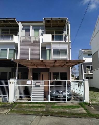 ให้เช่าทาวน์โฮม3 ชั้นหลังมุมย่านกรุงเทพกรีฑา7หัวหมากรามคำแหง,บางกะปิเสรีไทตกแต่งพร้อมอยู่ เลี้ยงสัตว์ได้โครงการบ้านใหม่ พระราม 9 – ศรีนครินทร์ Baan Mai Rama9 – Srinakarinติดต่อ : คุณภัสพงณ์ 0634098164 ,0813987741Line : deedaa23เนื้อที่ 20 ตารางวา จำนวน 3 ชั้น 3ห้องนอน 3ห้องน้ำ 1 ห้องครัว 1 ห้องโถง ที่จอดรถ2คันพร้อมเครื่องปรับอากาศ 4 เครื่อง เฟอร์นิเจอร์และเครื่องใช้ไฟฟ้าสิ่งอำนวยความสะดวก– สวนสาธารณ