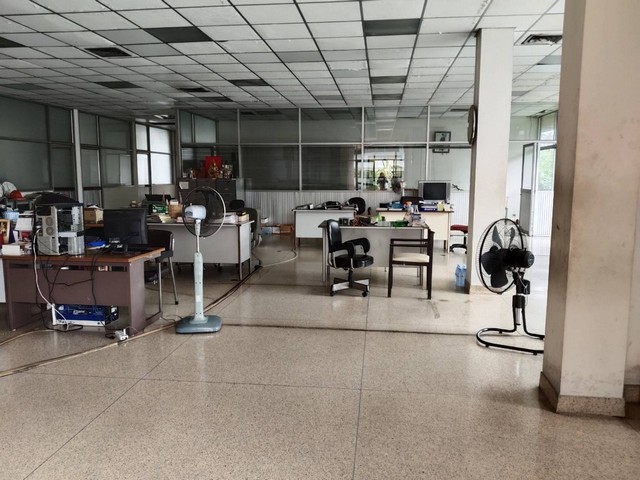 ขายที่ดินพร้อมสิ่งปลูกสร้าง พื้นที่ 110 ไร่ 3 งาน 35 ตารางวาติดถนนพหลโยธิน ต.คลองหนึ่ง อ.คลองหลวง จ.ปทุมธานี