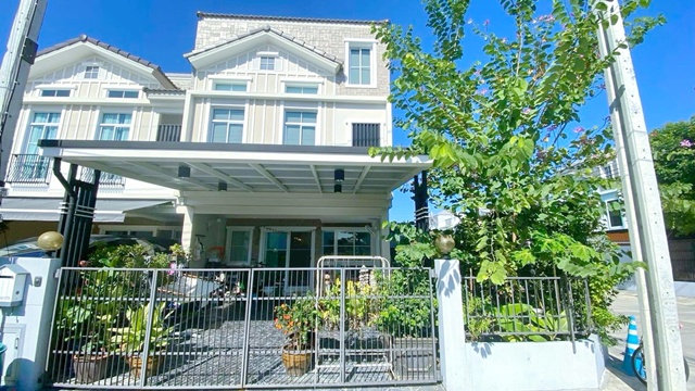 อินดี้ 2 บางนา รามคำแหง 2  MRT ศรีเอี่ยม 4.2 กม.ให้เช่า คฤหาสน์หรู ทาวน์โฮม 3 ชั้น หลังมุม หรูหรา 40 ตร.วา. 480 ตร.ม. พร้อมสนามหลังบ้าน 