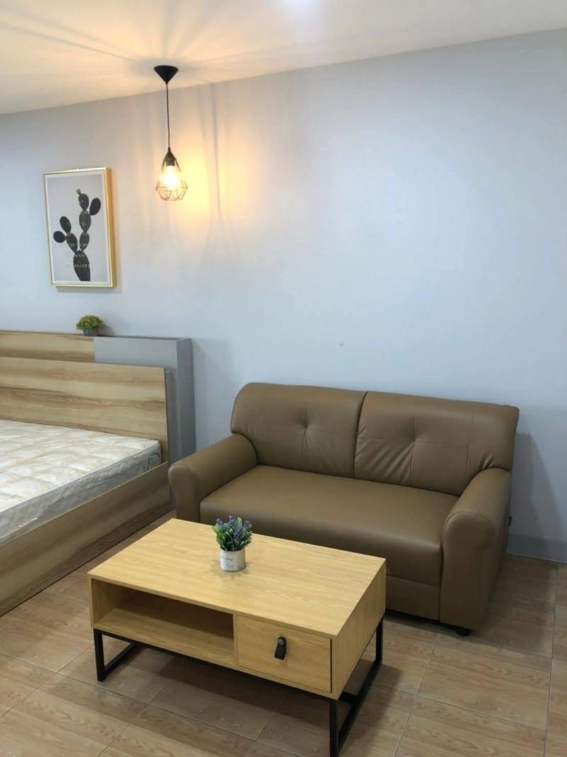 ห้องสตูดิโอ สัญญา 1 ปี มัดจำ 2 เดือน ล่วงเข้า 1 เดือนเฟอร์นิเจอร์เครื่องใช้ไฟฟ้า ทีวี ตู้เย็น เครื่องซักผ้า เครื่องปรับอากาศ เครื่องทำน้ำอุ่นอยู่ใจกลางเมือง โซนประตูน้ำ CTWสถานที่ตั้ง:https://maps.app.goo.gl/SAD1oYhGYwbwkCky7คุณอุ๋ยTEL   :   0958195559 LINE  :  @infinitycondoWECHAT : auiroomrentFACEBOOK : @Infinityrichrealestate.co.tldemail : Infinityrich.realestate@gmail.com www.auicondo.con*** รับฝากขาย/เช่า อสังหาริมทรัพย์ ทุกประเภท *** รับขายฝาก คอนโด บ้าน ทาวน์เฮ้า ที่ดิน โกดังในเขต            