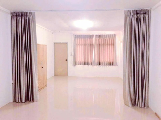 ซ.พุทธบูชา 2-16  ถ. พระราม2   BTS วุฒากาศ 4.8 กม. อาคาร 3 ชั้น 18 ตร.วา. 220 ตร.ม. ม.พระจอมเกล้าฯ บางมด 2 กม เซ็นทรัล พระราม 2 3.5 กม.