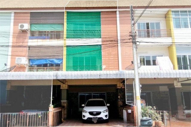 R1 ทาวน์โฮม 3 ชั้น เชิงพาณิชย์ หมู่บ้าน ฉัตรหลวง 13 ใกล้ แยกสันติสุข 
