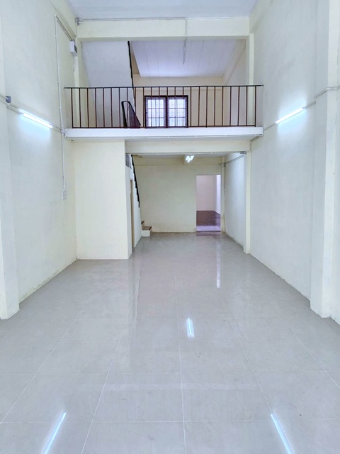 เดอะมอลล์ บางแค 1.4 กม. โล่งถ.พุทธมณฑลสาย2  MRT หลักสอง 1.6 กม.ให้เช่า อาคารพาณิชย์ 3.5 ชั้นมีดาดฟ้า 20ตร.วา. 220 ตร.ม  เพชรเกษม