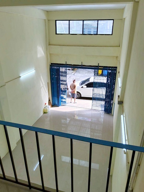 MRT หลักสอง 1.6 กม.ให้เช่า อาคารพาณิชย์ 3.5 ชั้นมีดาดฟ้า 19 ตร.วา. 245 ตร.ม  เดอะมอลล์ บางแค 1.4 กม. โล่งถ.พุทธมณฑลสาย2 เพชรเกษม