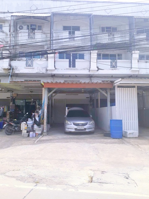 ให้เช่าอาคารพาณิชย์ 3 ชั้น+ชั้นลอย วิทยาลัยเทคโนโลยีแหลมทอง 300ม. BIG C ปทุมธานี 400ม.  ม.ปทุมธานี 3.7 กม. จอดรถได้หน้าหลัง.ใ