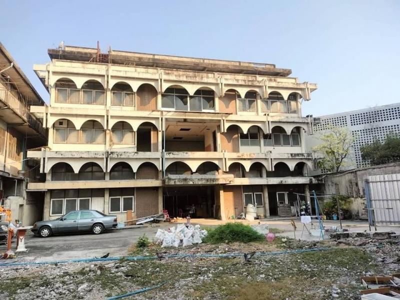 ให้เช่าตึก ครึ่งไร่  พร้อมอาคาร 4 ชั้น ติดสาทร ใกล้รถไฟฟ้า ติดโรงพยาบาลปิ่นเกล้า