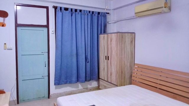 หลังมุม 33 ตร.วา.MRTสนามไชย 800 ม.วรจักรให้เช่าอาคาร1 คูหา 4 ชั้น+1ชั้นลอย  545 ตร.ม ริมถนนบริพัตร.2-3นอน 3 น้ำถ.เจริญกรุง