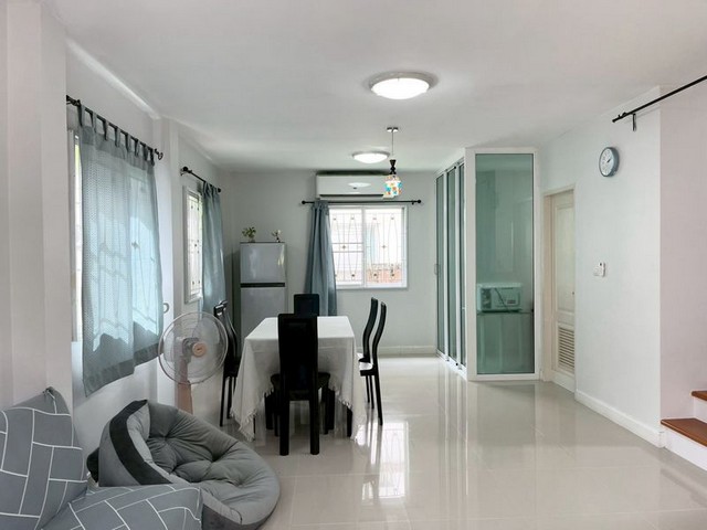 ให้เช่าบ้านแฝดสไตล์บ้านเดี่ยว 2 ชั้น มบ.มัลดีฟส์ ปาล์มพร้อมเฟอร์ครบบางนา-วงแหวน