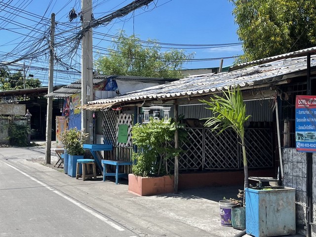 ขาย ที่ดิน สุขสวัสดิ์ 78, ประชาอุทิศ, ชังเรืองขายที่ดิน เนื้อที่ 399 ตร.ว. สุขสวัสดิ์ 78ทำเล : สุขสวัสดิ์ 78, ประชาอุทิศ, ชังเรืองใกล้ทางด่วน, วงแหวนอุตสาหกรรม, บิ๊กซี, โฮมโปร, โรงพยาบาลบางปะกอก 3, โรงเรียนราชประชาสมาสัย, เข้าออกได้ทั้งประชาอุทิศและสุขสวัสดิ์ ติดถนนซอย 2 ด้านหน้ากว้าง 40 เมตร ลึก 40 เมตร ถนนกว้าง 8 เมตรที่ดินพื้นที่สีม่วง, ที่ดินเหมาะทำโกดัง, ที่ดินเหมาะทำโร