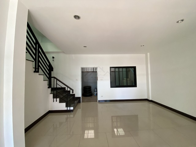 ขายทาวน์เฮาส์ 3 ชั้น 20 ตรว. 4 ห้องนอน ย่านนวมินทร์ 74 เขตบึงกุ่ม ใกล้แฟชั่นไอซ์แลนด์