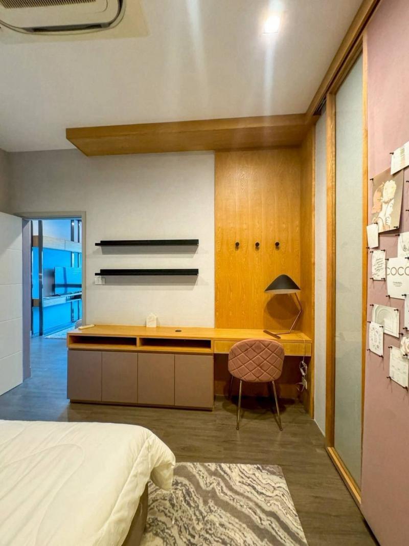 บางกอกบูเลอวาร์ด ซิกเนเจอร์ ลาดพร้าว-เสรีไทย   2 ชั้น  รูปแบบห้อง 3 ห้องนอน 4 ห้องน้ำ 1 ห้องแม่บ้าน  พื้นที่ใช้สอย 395.2 ตารางเมตร