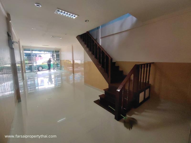 ให้เช่าทาวน์เฮ้าส์  2ชั้นเนื้อที่ 22ตร.ว พื้นที่ใช้สอย 90 ตร.ม 1ห้องนอน 1ห้องน้ำ แอร์ ถนน ลาดพร้าว 41 ภาวนา เขตจตุจักร ราคาเช่า 15,000 บ/ด