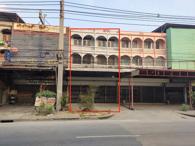 อาคารพาณิชย์ 3.5 ชั้น 2คูหา ขนาด 34 ตร.ว. ทำเลดี ติดถนนกาญจนาภิเษก ตำบลบางรักพัฒนา อำเภอบางบัวทอง จังหวัดนนทบุรี