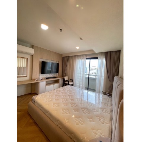 **[ขาย/เช่า] คอนโด Baan Suanpetch Sukhumvit 39 | 2 ห้องนอน 3 ห้องน้ำ | ห้องมุมวิวพาโนรามา | ใจกลางสุขุมวิท****ติดต่อเจ้าของทรัพย์*** **โทร:** 092-464-2669 (คุณเอ๋)* **LINE:** ta9kwarm* **Co-Agent Welcome** ยินดีร่วมงาน* **นัดชมได้ทุกวัน** สะดวกตามเวลา**คอนโดหรูระดับพรีเมียม เฟอร์ครบ วิวเมืองสวย ใกล้ BTS ห้าง โรงเรียนนานาชาติ*** **โครงการ:** Baan Suanpetch Sukhumvit 39* **ทำเล:** สุขุมวิท 39 ใจกลางเมือง* **ใกล้ BTS พร้อมพงษ์** 10 นาที* **ใกล้ Emporium/EmQuartier** ช้อปปิ้งสะดวก**รายล