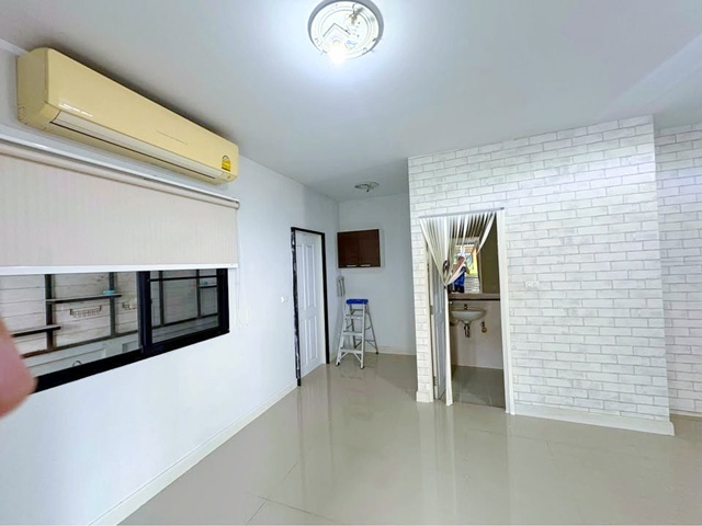 โลตัส บางกรวย-ไทรน้อย 1.8 กม.MRT คลองบางไผ่ 4.4 กม.ให้เช่าทาวน์เฮ้าส์  2 ชั้น  27ตร.วา. 3นอน