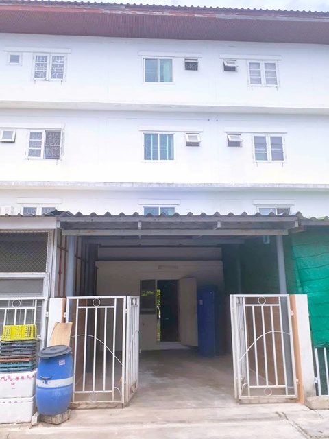 ม.ปทุมธานี 3.7 กม. จอดรถได้หน้าหลังBIG C ปทุมธานี 400ม.ให้เช่าอาคารพาณิชย์ 3 ชั้น+ชั้นลอย วิทยาลัยเทคโนโลยีแหลมทอง 300ม.