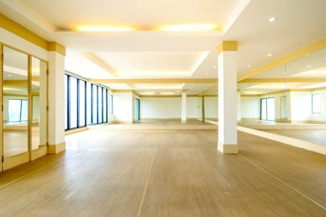 ทางด่วนจตุโชติ รพ.สายไหม 3.8กม. ถ.สุขาภิบาล​5​ วัชรพล  ให้เช่า-ขายอาคารพาณิชย์ 3.5 ชั้น 45ตร.วา. 495ตร.ม.ตลาดเคหะออเงิน 1.8 กม. 3-4นอน