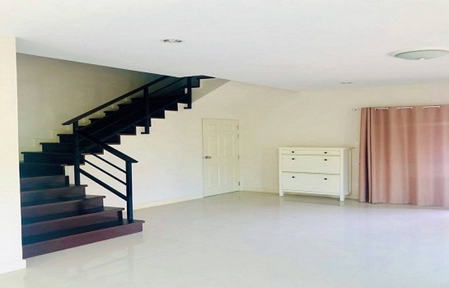 บ้านเดี่ยวให้เช่า มณีรินทร์ วิลเลจ บางพระ หัวมุม 70 ตร.วา ใกล้มหาลัยราชมงคล TP-H1547