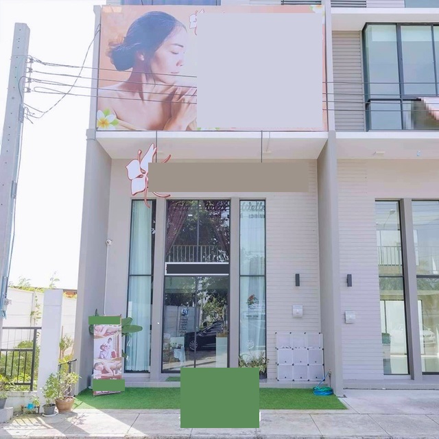 สุวรรณภมูิ 7.8 กม.นวดเพื่อสุขภาพ หลวงแพ่ง มอเตอร์เวย์ ให้เช่าทาวน์โฮม 3 ชั้น มีใบขออนุญาต  โลตัส ลาดกระบัง 2.28กม. 11เตียง 4 นอน 4 น้ำ 