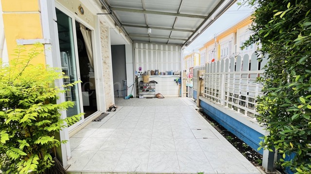 ลดราคา ทาวน์โฮม โกลเด้น ทาวน์ พระราม 2 หลังริม พื้นที่เยอะ