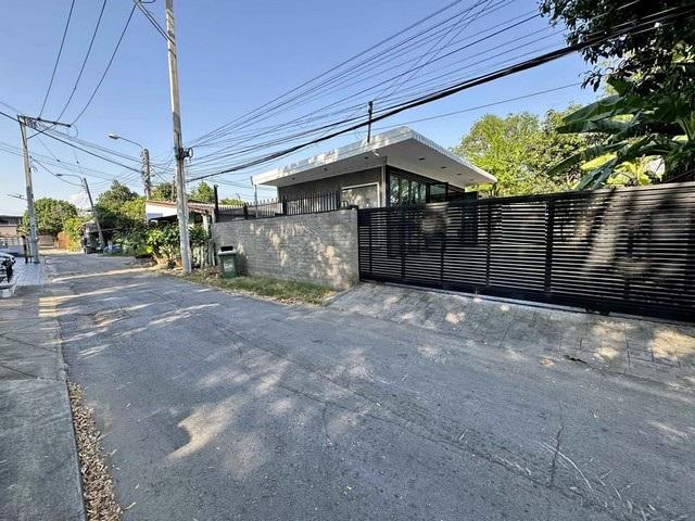 ขายที่ดินพร้อมสิ่งปลูกสร้าง 100 ตรว. ซอยโยธินพัฒนา เลียบด่วนรามอินทรา ทำเลดีมาก เข้าซอยไม่ลึก ใกล้ Central Eastville