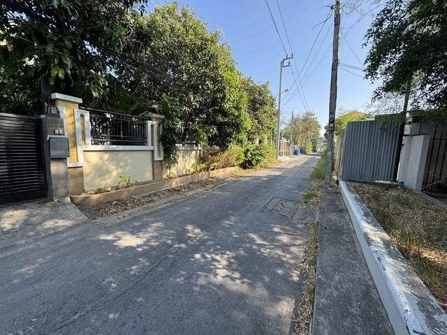 ขายที่ดินพร้อมสิ่งปลูกสร้าง 100 ตรว. ซอยโยธินพัฒนา เลียบด่วนรามอินทรา ทำเลดีมาก เข้าซอยไม่ลึก ใกล้ Central Eastville