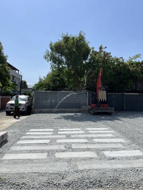 ขายที่ดินเปล่าแปลงสวยถมแล้ว หัวมุมถนน 51 ตรว. สุขุมวิท 103 ซอยอุดมสุข 50 ใกล้ Central Bangna เหมาะสร้างบ้าน