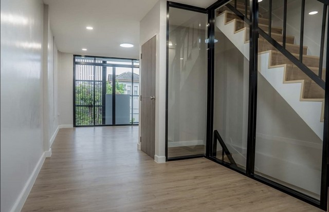 ขายทาวน์โฮม 4 ชั้น Hajime Townhome สุขุมวิท 65 เนื้อที่ 18 ตร.วา สไตล์ Modern ใกล้ BTS เอกมัย