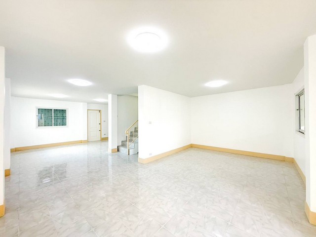 บ้านมินิมอล 2 ชั้น 40 ตารางวา ตรงข้าม เซเว่น ปตท กรอกยายชา ผ่อนเพียงเดือนละ 7000 บาท