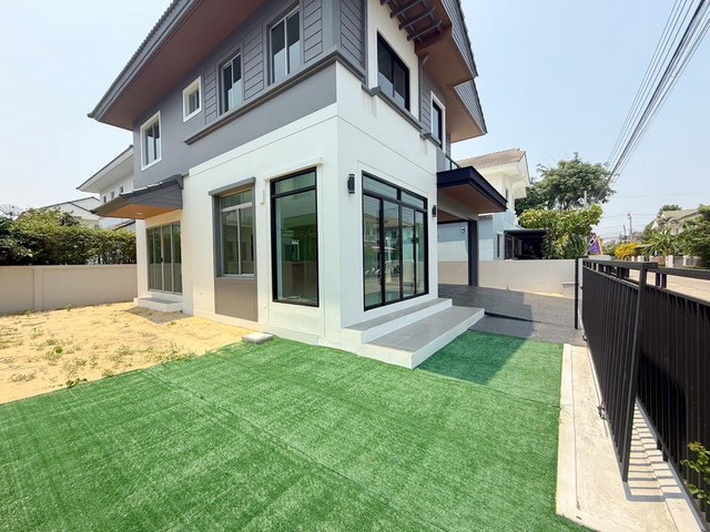 มัณฑนา นครอินทร์-พระราม5  บ้านมือสองตกแต่งใหม่  พื้นที่รอบบ้านกว้างขวางสามารถปรับเป็นพื้นที่อเนกประสงค์