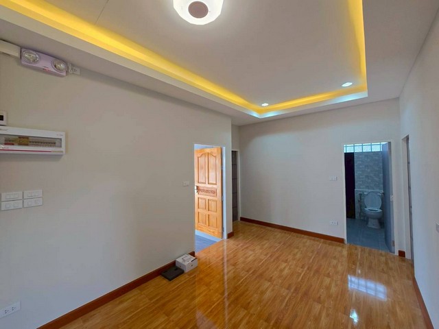 บ้านเดี่ยวพร้อมอยู่ นาป่าชลบุรี  ใกล้นิคมอมตะชลบุรีบ้านเดี่ยวชั้นเดียว สไตล์โมเดิร์น พื้นที่เริ่มต้น 45 ตร.ว.  3 ห้องนอน 2 ห้องน้ำ