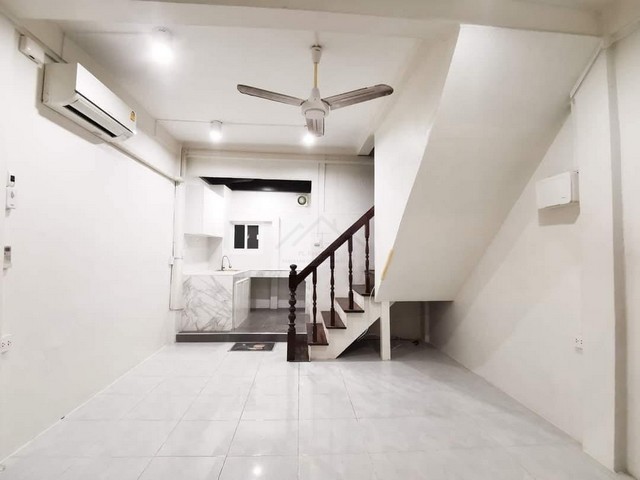 ให้เช่าทาวน์เฮ้าส์ 3 ชั้น 3 ห้องนอน ซอยประชาชื่น36 ใกล้คลองประปา ใกล้ทางด่วน