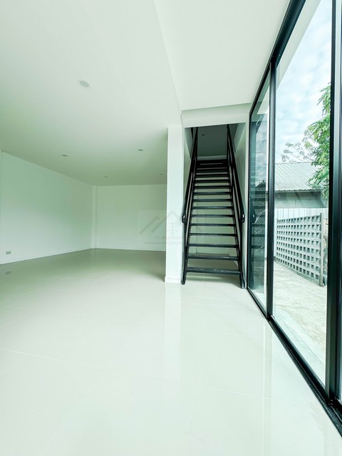 ให้เช่าโกดังพร้อมออฟฟิศสร้างใหม่ 300 ตรม. ถนนพัฒนาชนบท 3 ใกล้กรุงเทพกรีฑา *** จดทะเบียนได้ และฟรี WIFI