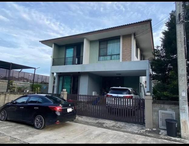 LV53219 ให้เช่า  บ้านเดี่ยว โกลเด้น วิลเลจ บางนา-กิ่งแก้ว Golden Village Bangna-Kingkaewราคาให้เช่า  :  30,000 บาท/เดือน (สัญญาเช่า 1 ปี)   ที่ตั้ง : ถนนกิ่งแก้ว ต.ราชาเทวะ อ.บางพลี จ.สมุทรปราการชื่อโครงการ : โกลเด้น วิลเลจ บางนา-กิ่งแก้ว / Golden Village Bangna-Kingkaewรายละเอียด :- บ้านเดี่ยว 2 ชั้น- เนื้อที่ 52 ตร.ว.- พื้นที่ใช้สอยรวม 136 ตร.ม.- 3 ห้องนอน- 3 ห้องน้ำ - ที่จอดรถ 2 คัน- Furniture ครบทุกห้อง - ตู้้เย็น เครื่องซักผ้า ไมโครเวฟ หม