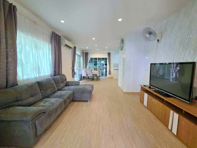 ให้เช่าคฤหาสน์แนวตั้ง 4นอน  พัฒนาการ32 MRTคลองกลันตัน 1.5กม. อ่อนนุช17ทาวน์เฮ้าส์ 3 ชั้น 22ตร.วา. 254 ตร.ม.  เฟอร์ เครื่องใช้ไฟฟ้าครบ